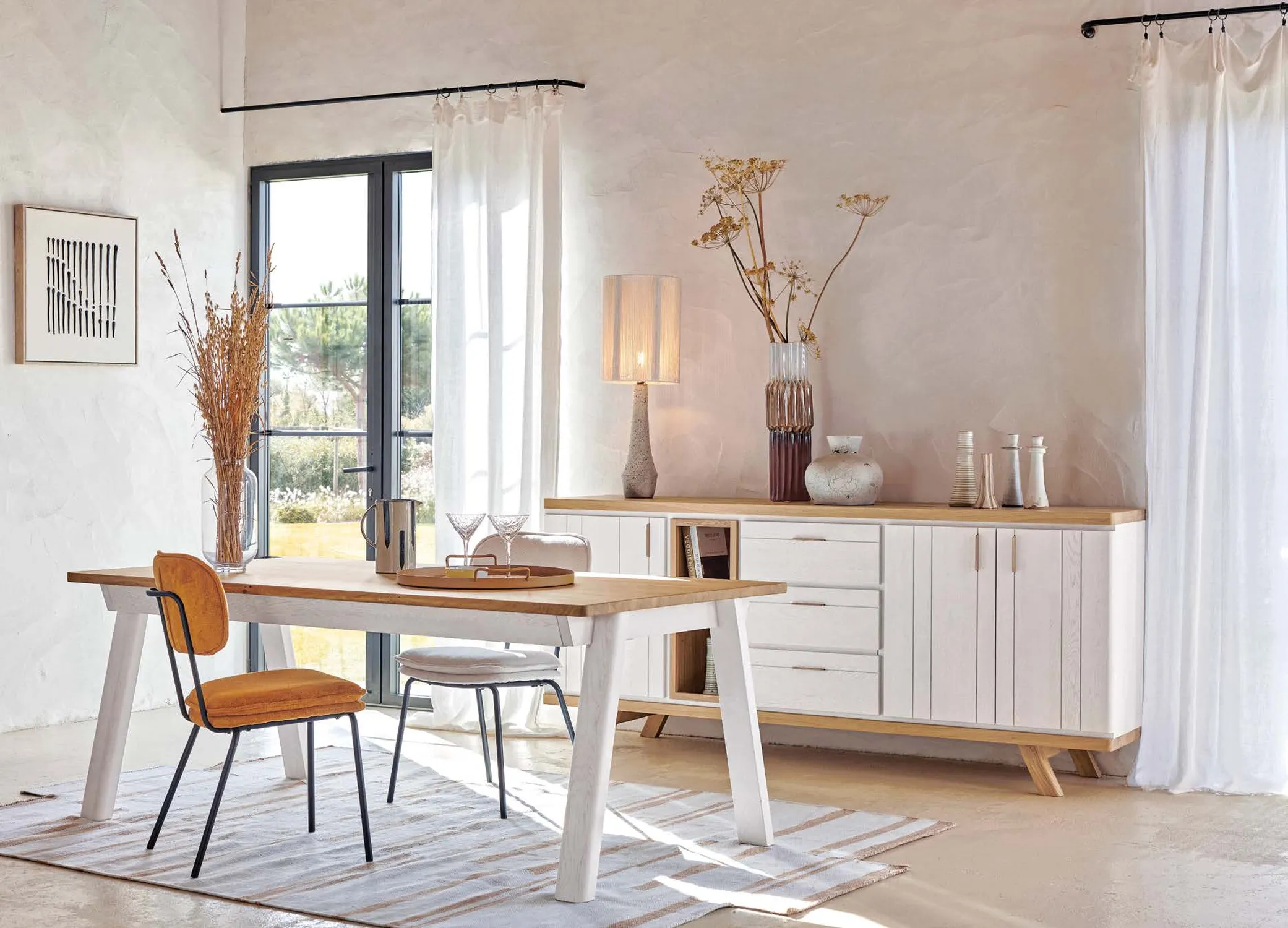 Chaises Dans Un Interieur Au Style Soigne